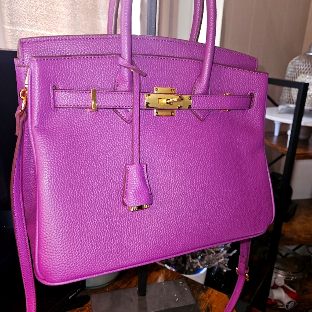 Fashion Inspired "Wirken" Style Design Bag.